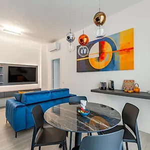 Tower View Luxury Apartment On The River