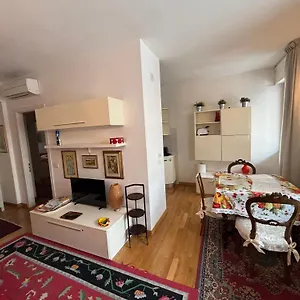 Spacious 2Br 2 Bathrooms 650M From Tower Modern Quiet
